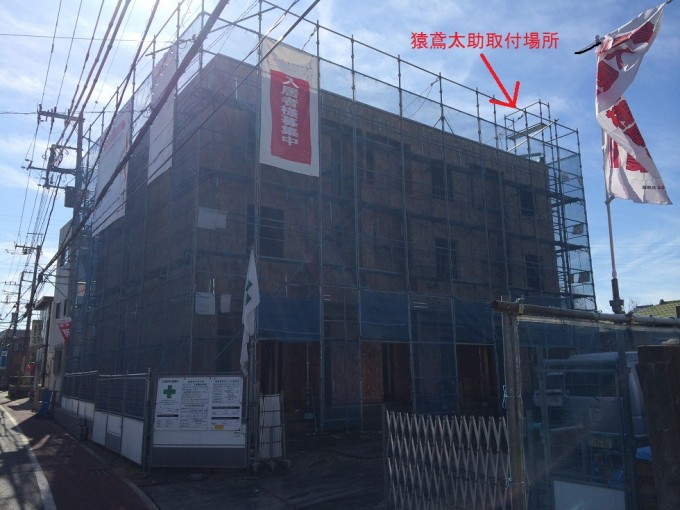 新築現場の建築資材の揚重機械としてご採用いただきました