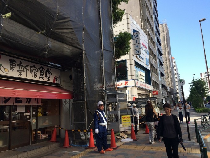 東新宿駅前にて猿鳶太助Ⅱ型を取付しました。